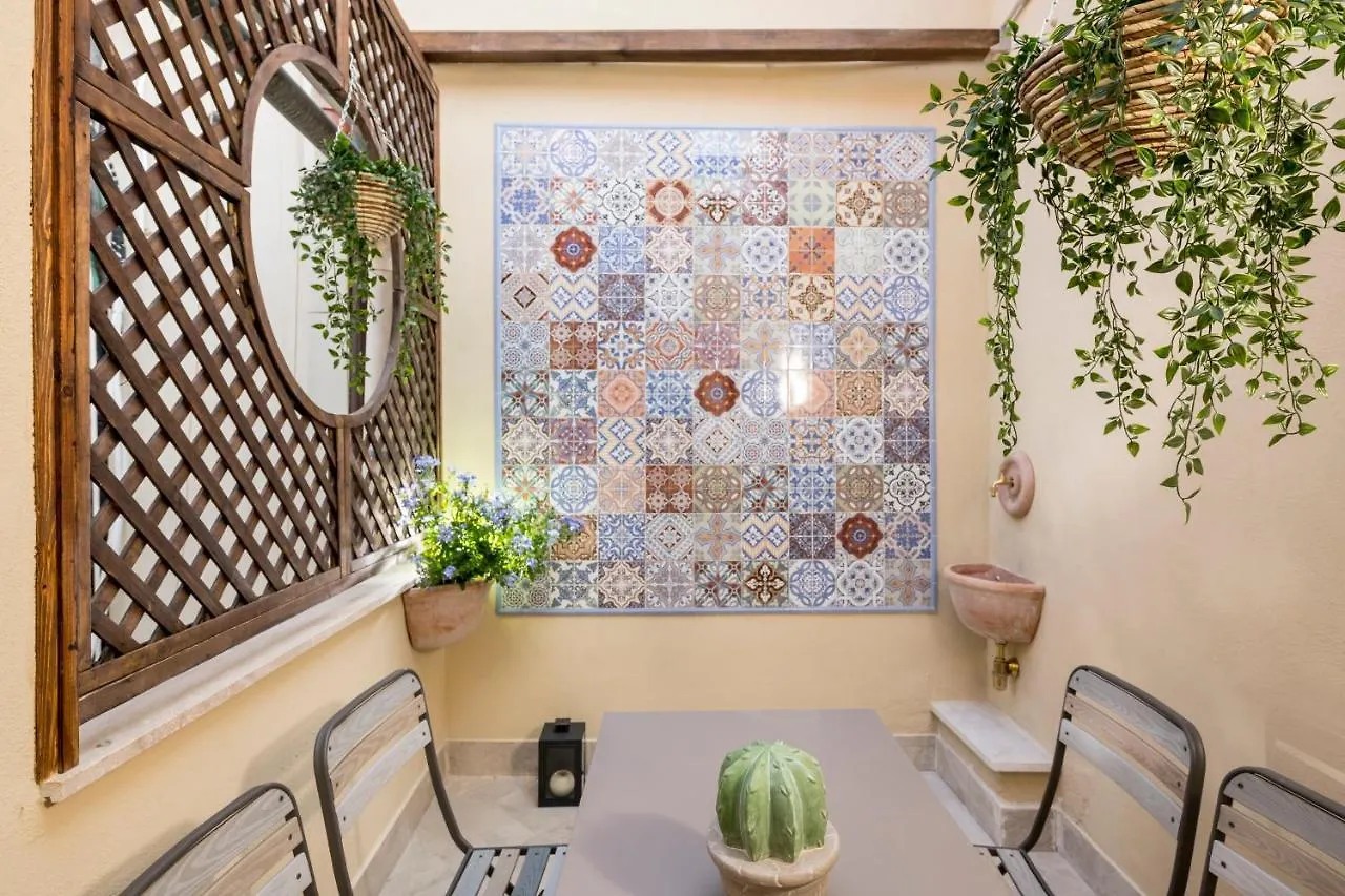 Apartment Downtown_Blossom With Small Terrace Rome Italy